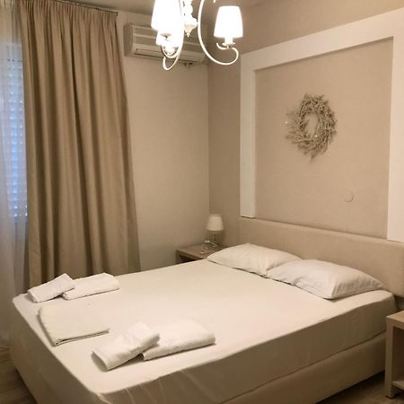 Leonidas Apartments And Suites モラ・カリヴァ エクステリア 写真