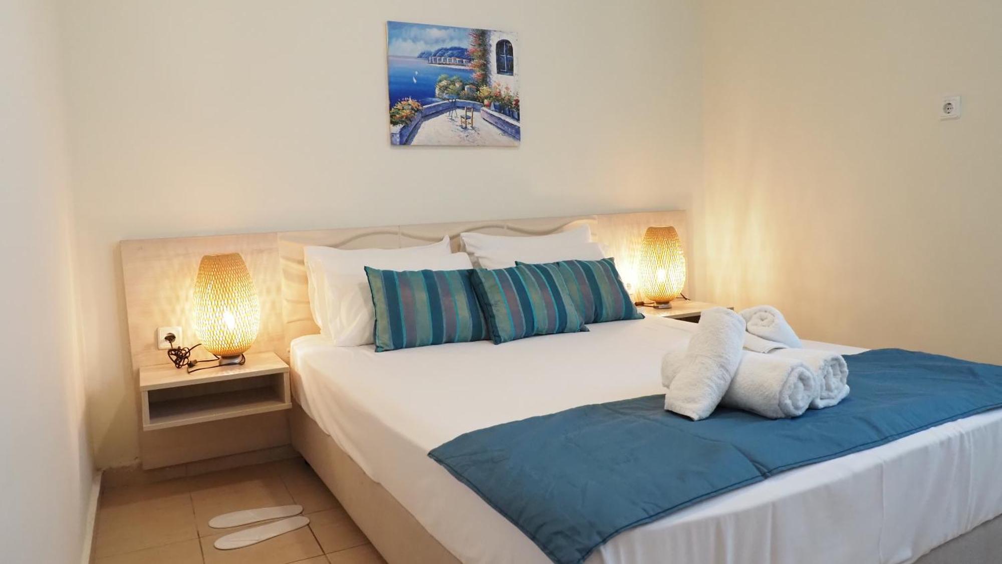 Leonidas Apartments And Suites モラ・カリヴァ エクステリア 写真
