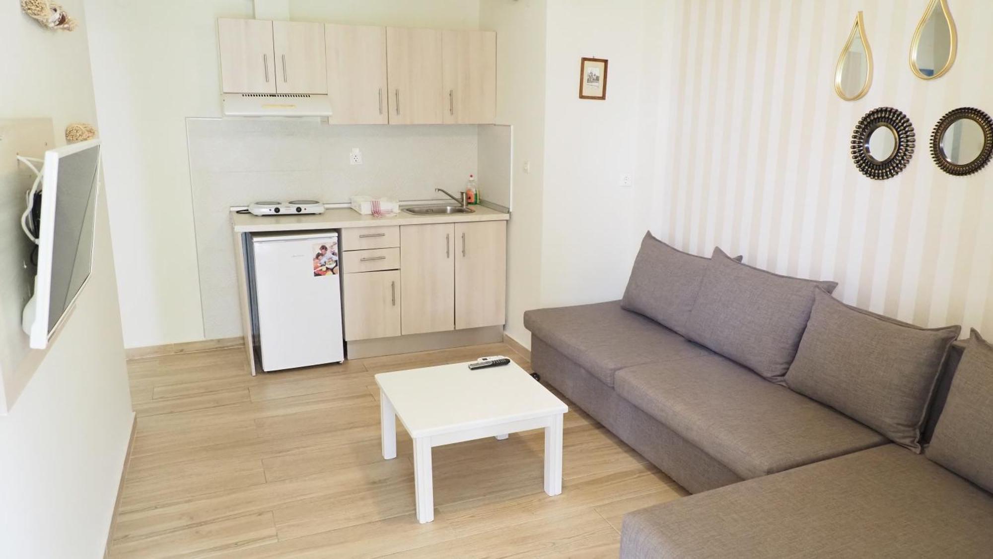 Leonidas Apartments And Suites モラ・カリヴァ エクステリア 写真