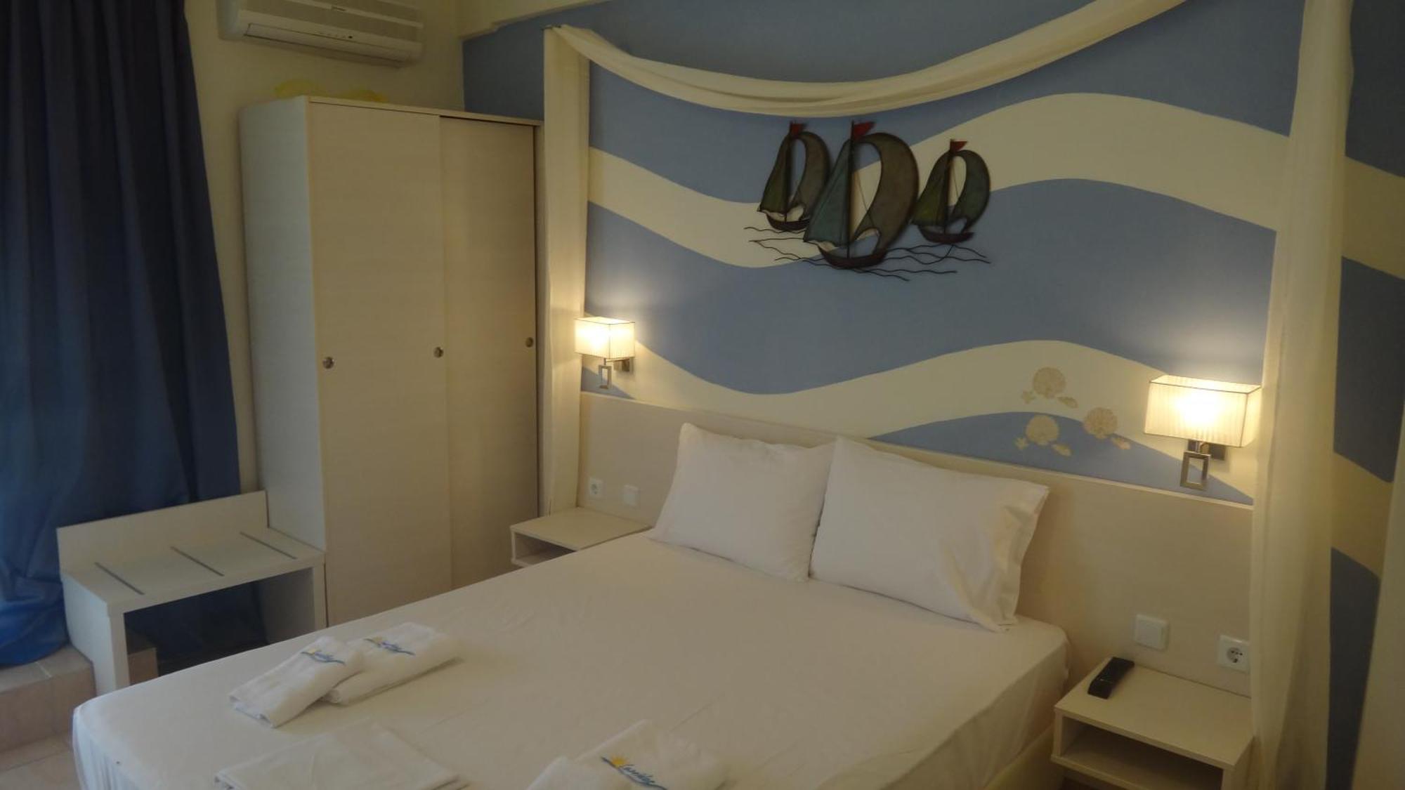 Leonidas Apartments And Suites モラ・カリヴァ エクステリア 写真