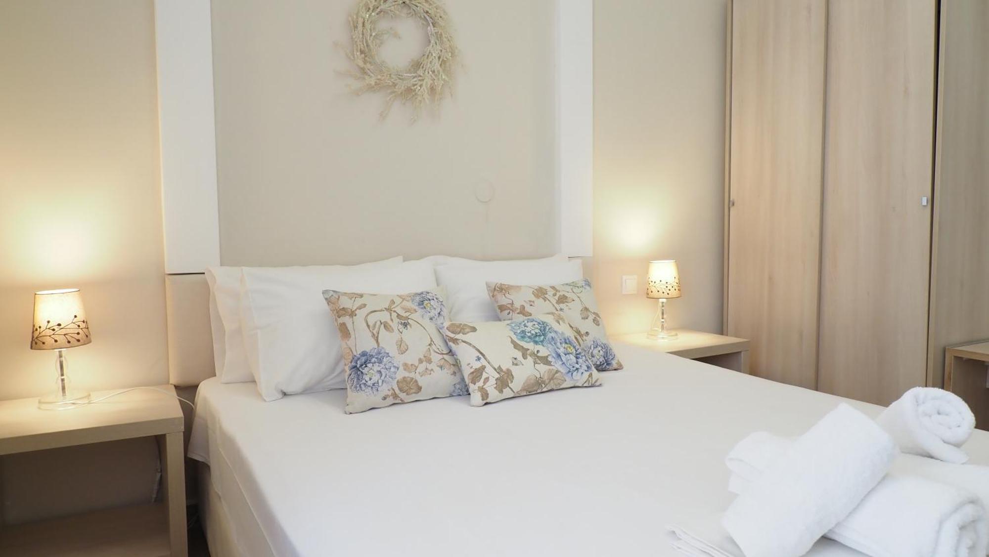 Leonidas Apartments And Suites モラ・カリヴァ エクステリア 写真