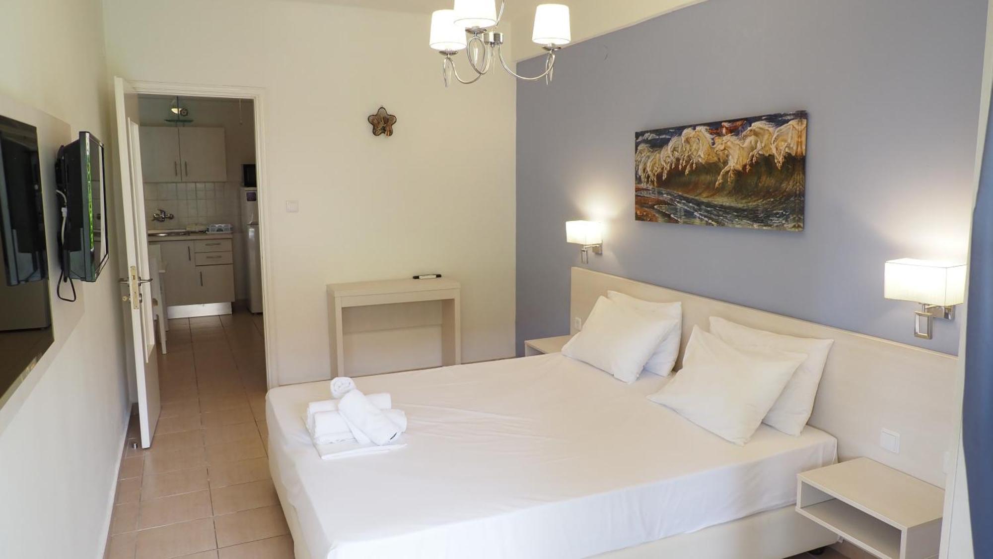 Leonidas Apartments And Suites モラ・カリヴァ エクステリア 写真