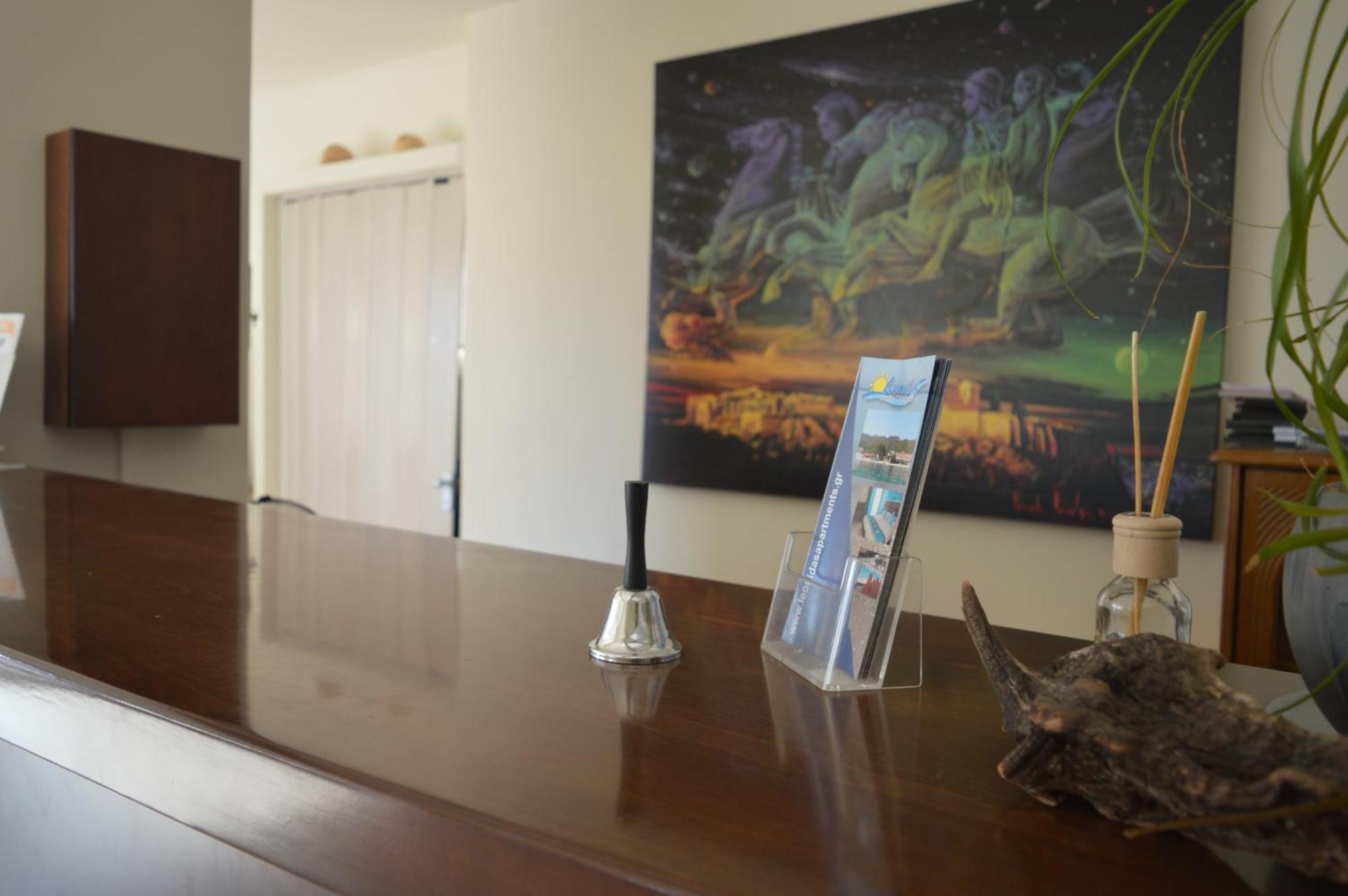Leonidas Apartments And Suites モラ・カリヴァ エクステリア 写真