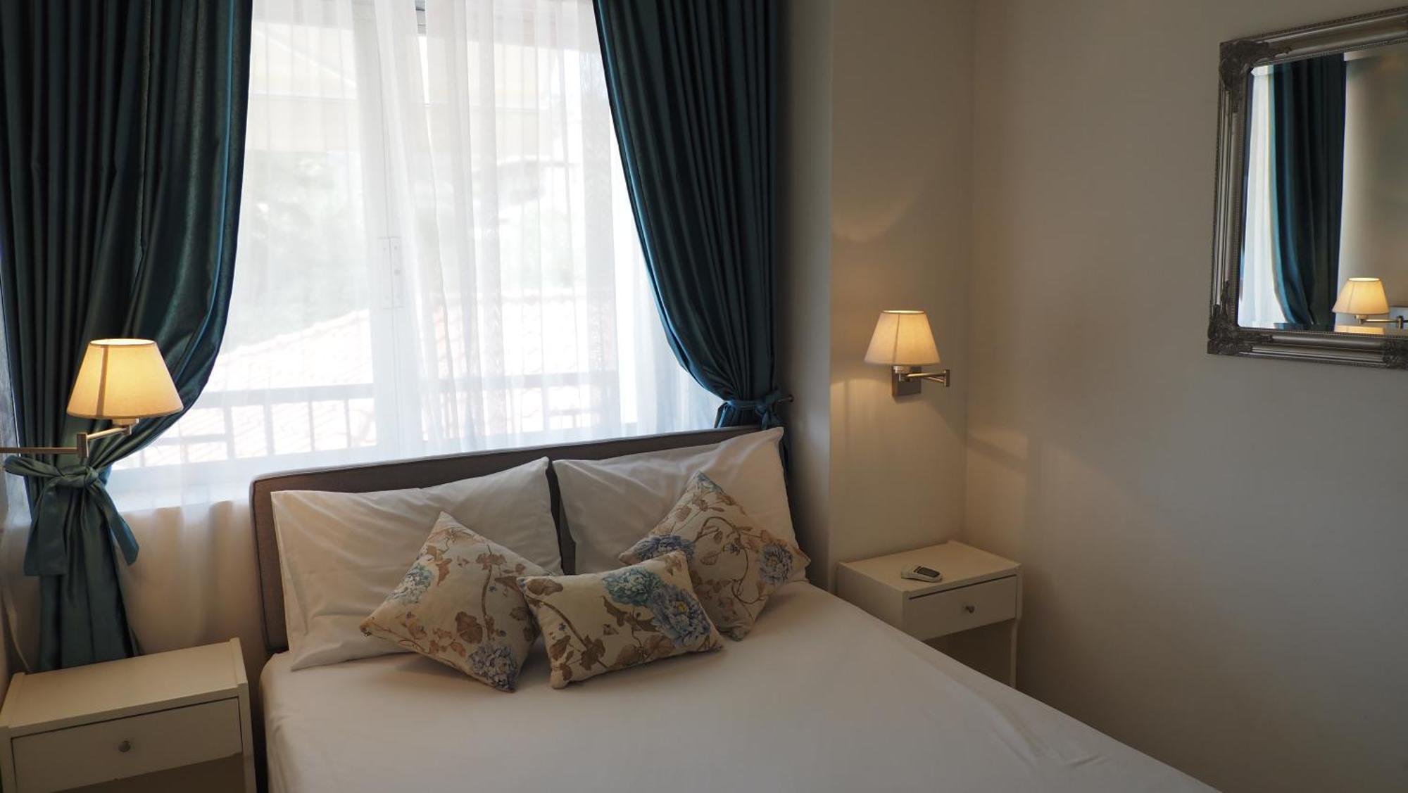 Leonidas Apartments And Suites モラ・カリヴァ エクステリア 写真
