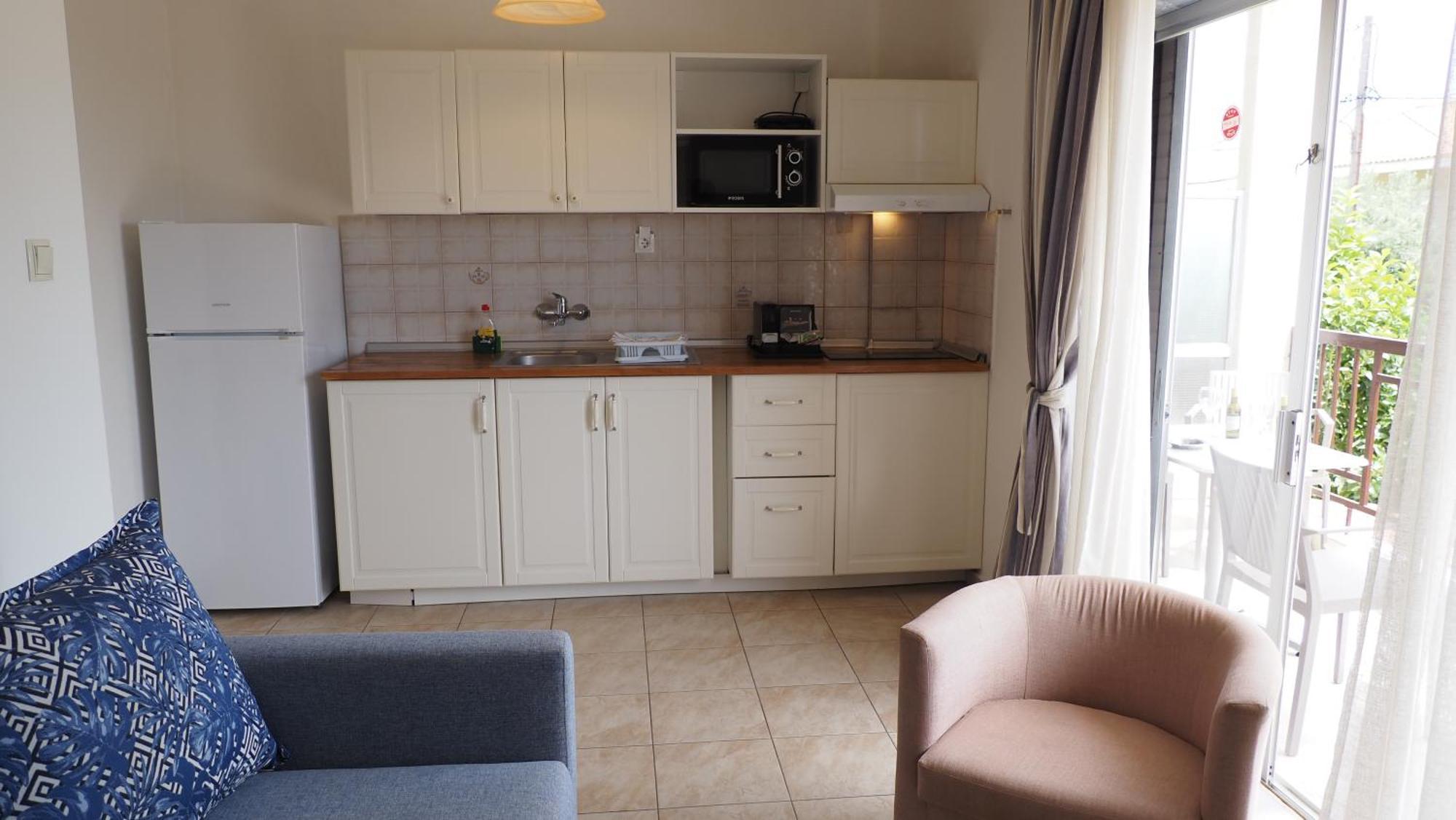 Leonidas Apartments And Suites モラ・カリヴァ エクステリア 写真