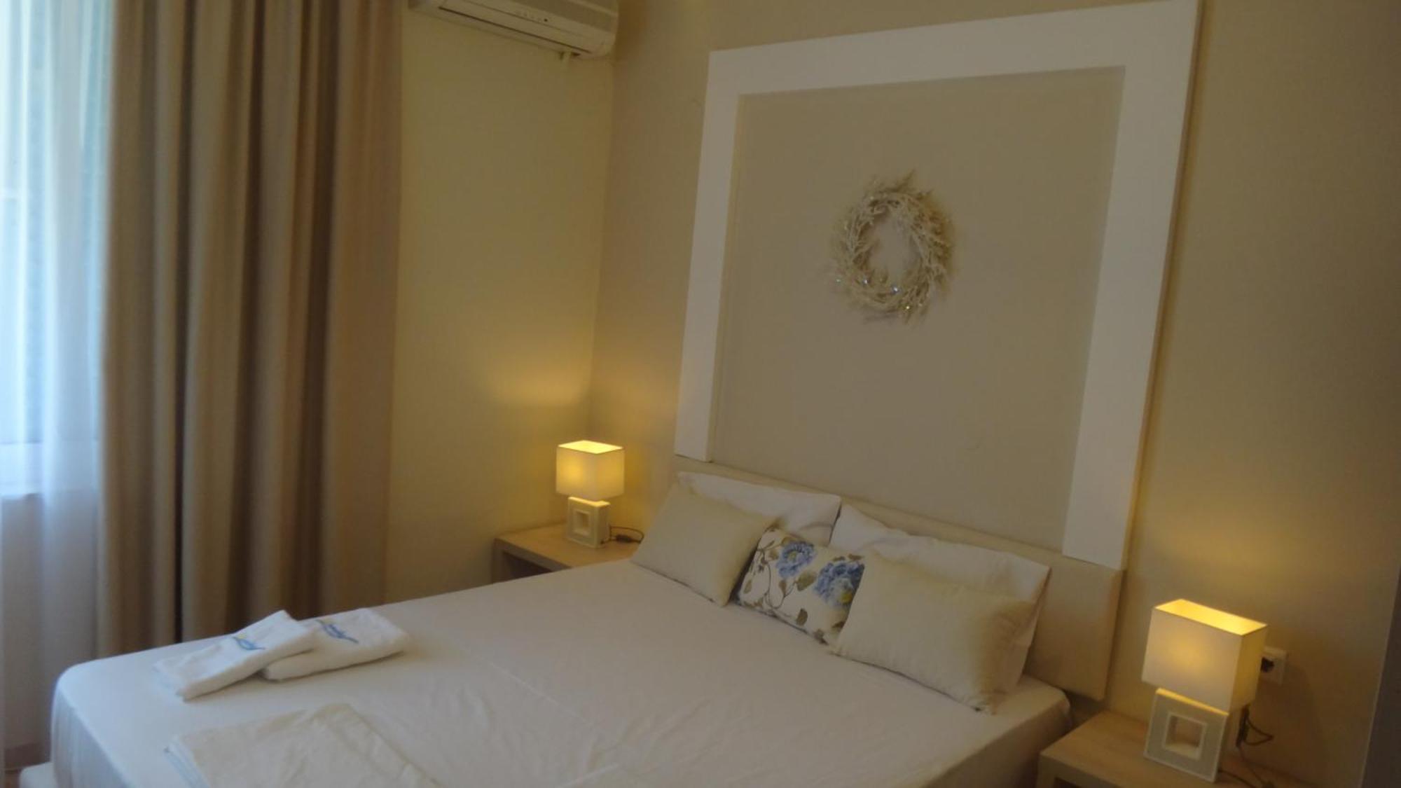 Leonidas Apartments And Suites モラ・カリヴァ エクステリア 写真