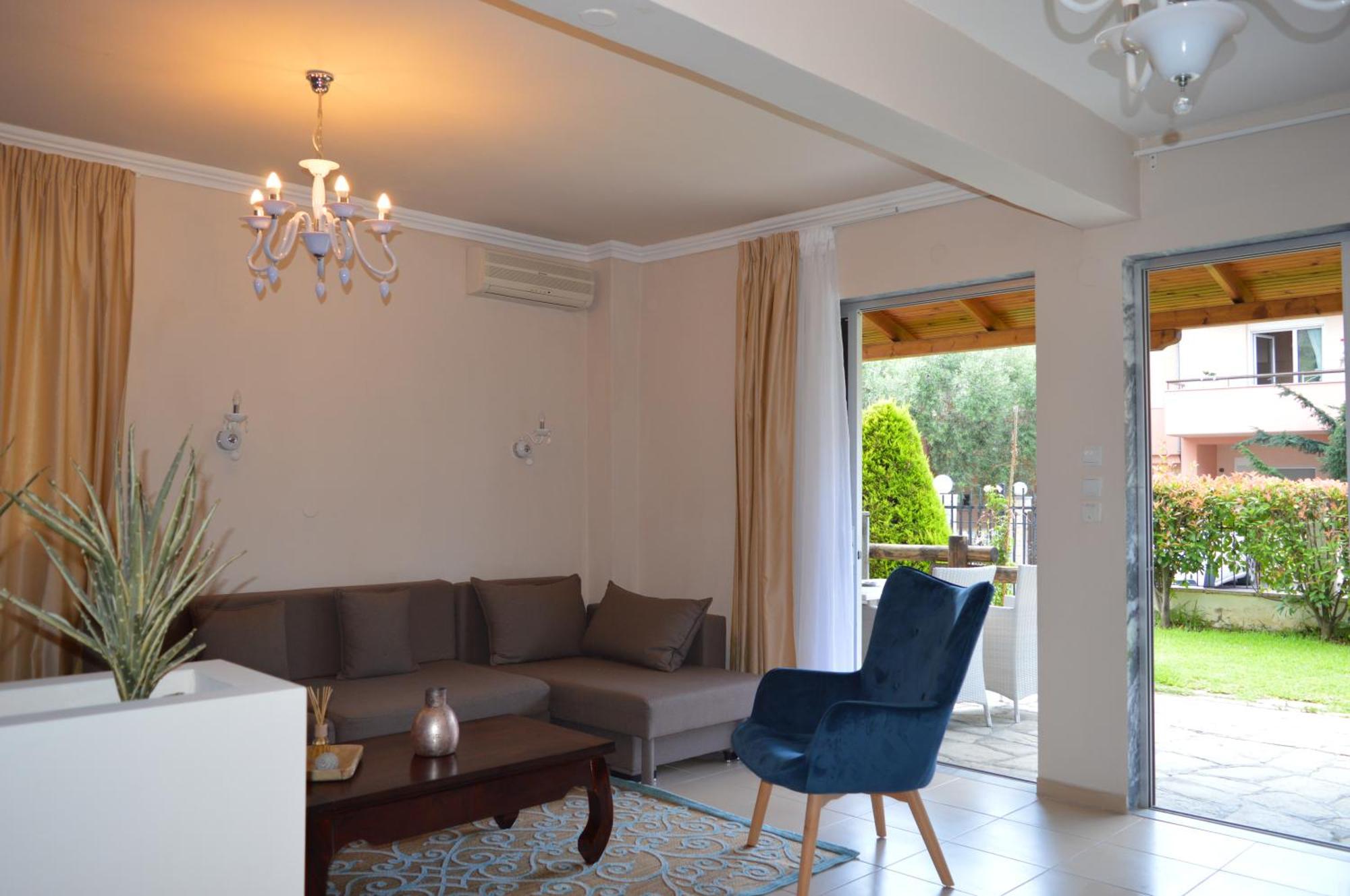 Leonidas Apartments And Suites モラ・カリヴァ エクステリア 写真