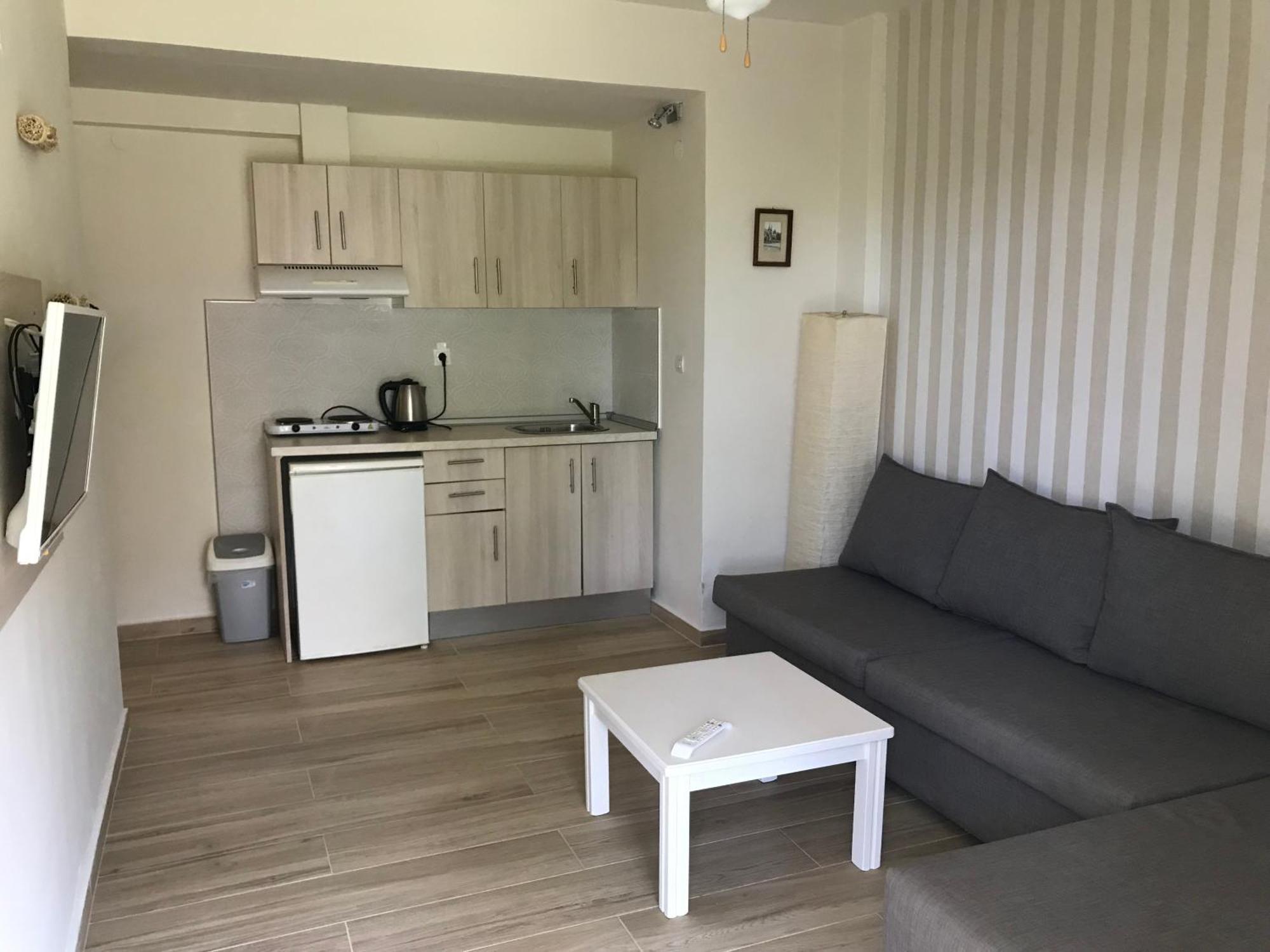 Leonidas Apartments And Suites モラ・カリヴァ エクステリア 写真