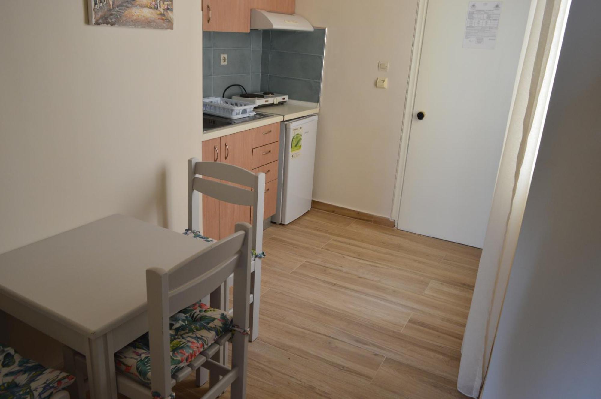 Leonidas Apartments And Suites モラ・カリヴァ エクステリア 写真