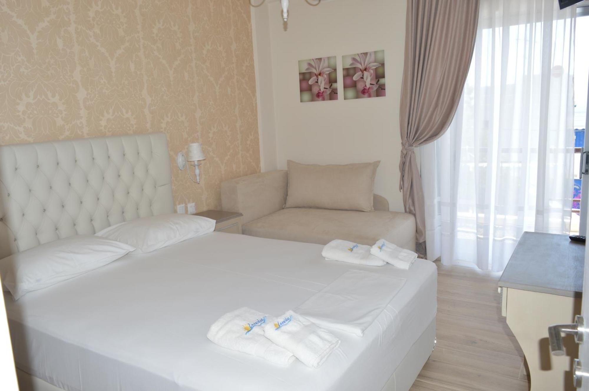 Leonidas Apartments And Suites モラ・カリヴァ エクステリア 写真